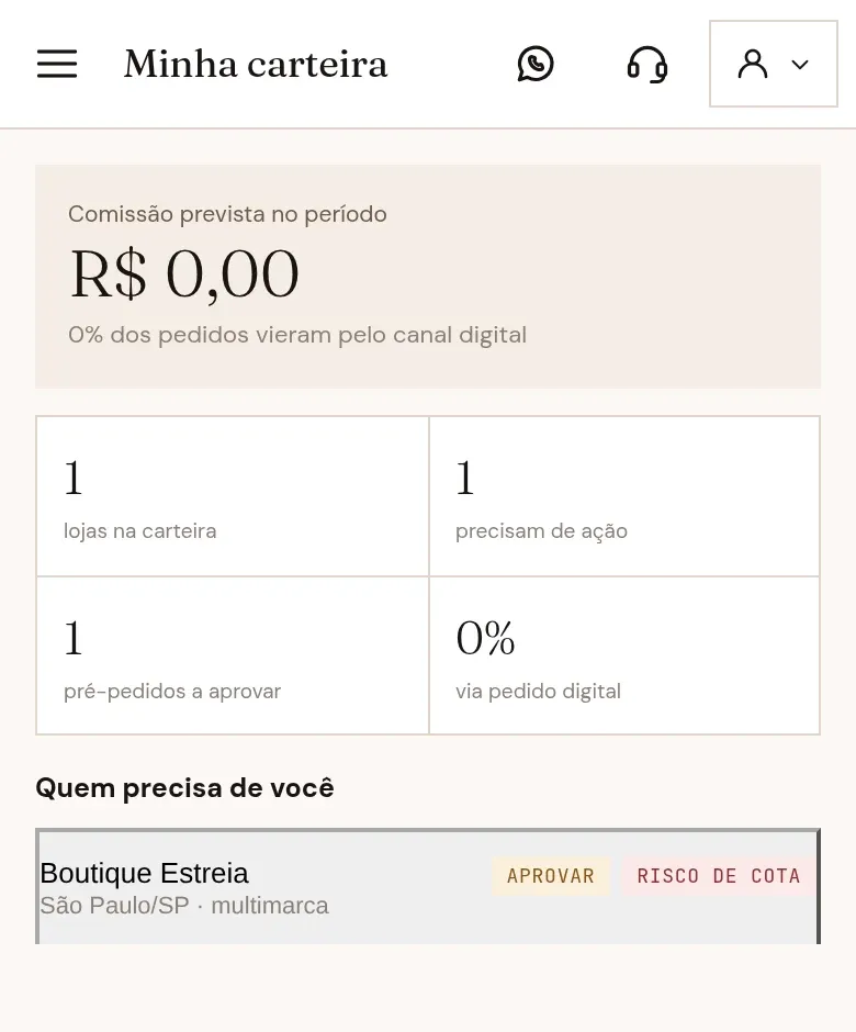 App do representante no celular mostrando a carteira de lojas, comissão prevista e quais lojas precisam de ação, com alerta de risco de cota